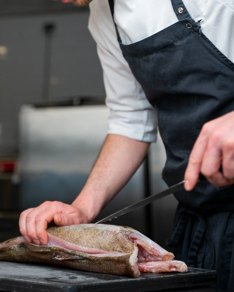Un bon plat commence toujours par un bon produit. 🐟
#Poissondujour

#ChezDelagare #Cuisine #FoodRespect #belaroia #montpellierfrance #montpellier #montpelliernow #montpellierfood #chezdelagaremontpellier #BrasserieModerne #chezdelagare #belafood #Mo