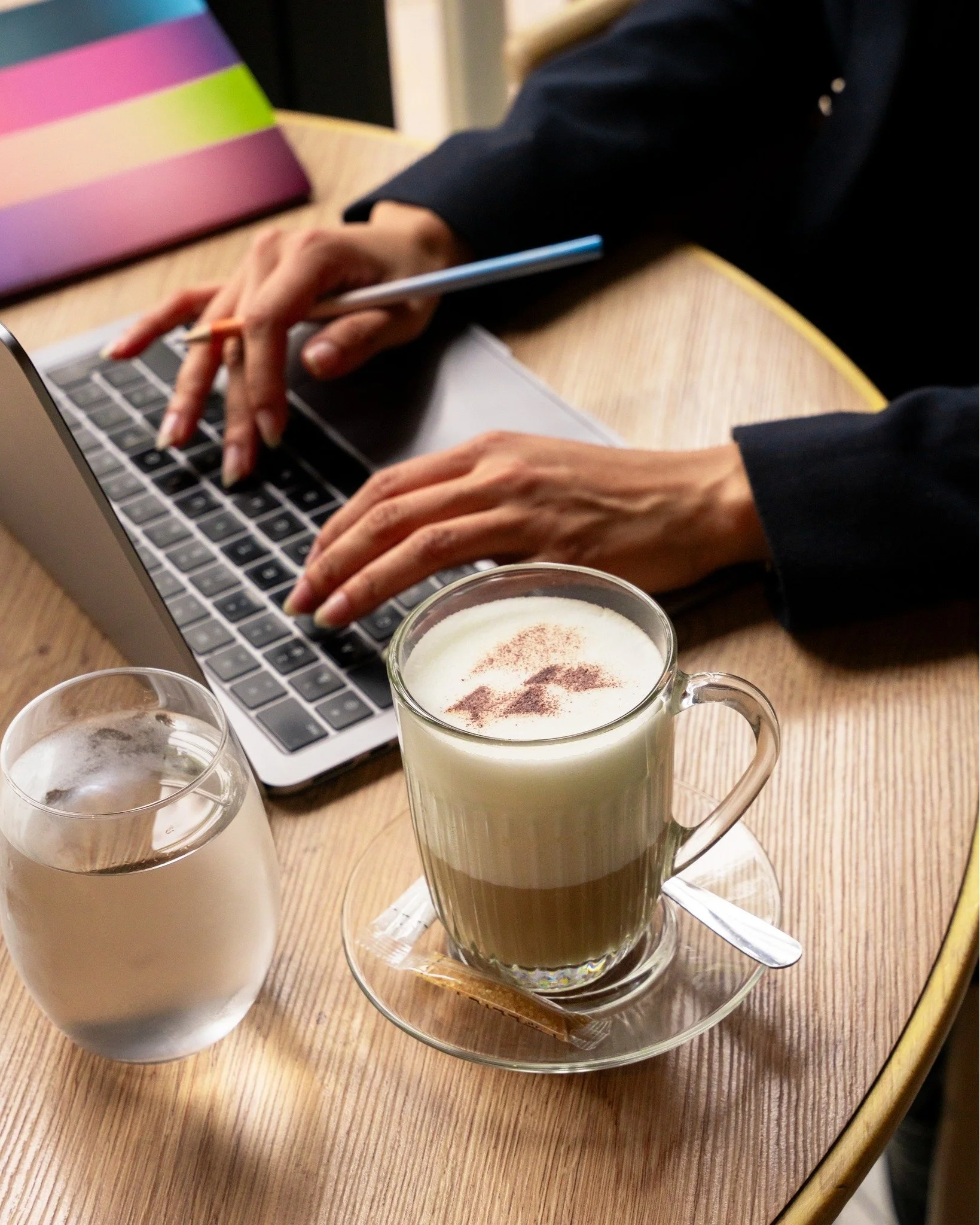 Le lieu parfait pour travailler, &eacute;changer et organiser vos projets 💡

Notre coworking au @belaroia &agrave; Montpellier allie modernit&eacute; et confort, avec une carte de boissons chaudes et fra&icirc;ches gourmandes ☕🥤

📍 27 rue Jules Fe