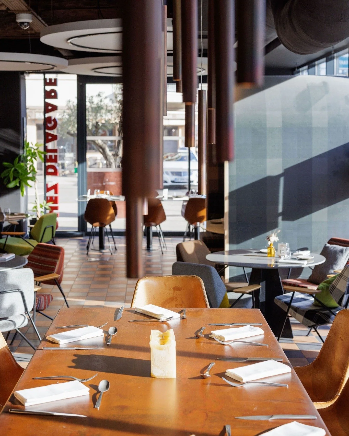Lumi&egrave;re, formes, mati&egrave;res&hellip;
Entrez dans notre univers ✨

Le menu de saison pens&eacute; par notre chef est &agrave; tester.
📲 R&eacute;servez votre table : lien en bio.

#chezdelagare #restaurant #saison #belaroiahotel #foodie