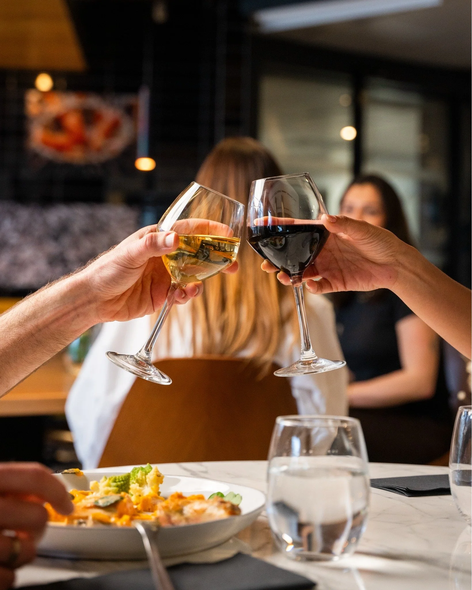 Explorez nos cartes, laissez-vous guider par les saveurs ✨

Accordez mets et vins selon vos envies et cr&eacute;ez des combinaisons qui ne vous laisseront pas indiff&eacute;rents.

Chez Delagare - Brasserie Moderne du @belaroia 
📍 &Agrave; Montpelli