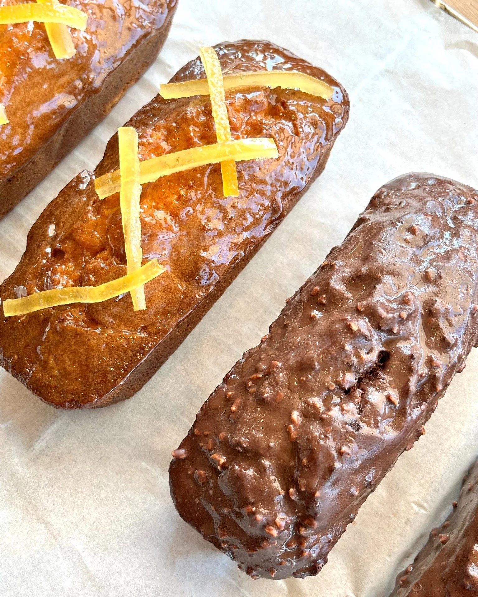 Cake citron ou marbr&eacute; chocolat 🤍
Moelleux comme on aime&hellip;

&Agrave; partager (ou pas 😉)
Disponible entier (400g) ou &agrave; la part.

 #maisonnivon #boulangerie #patisserie #gourmandise #valence #nivon