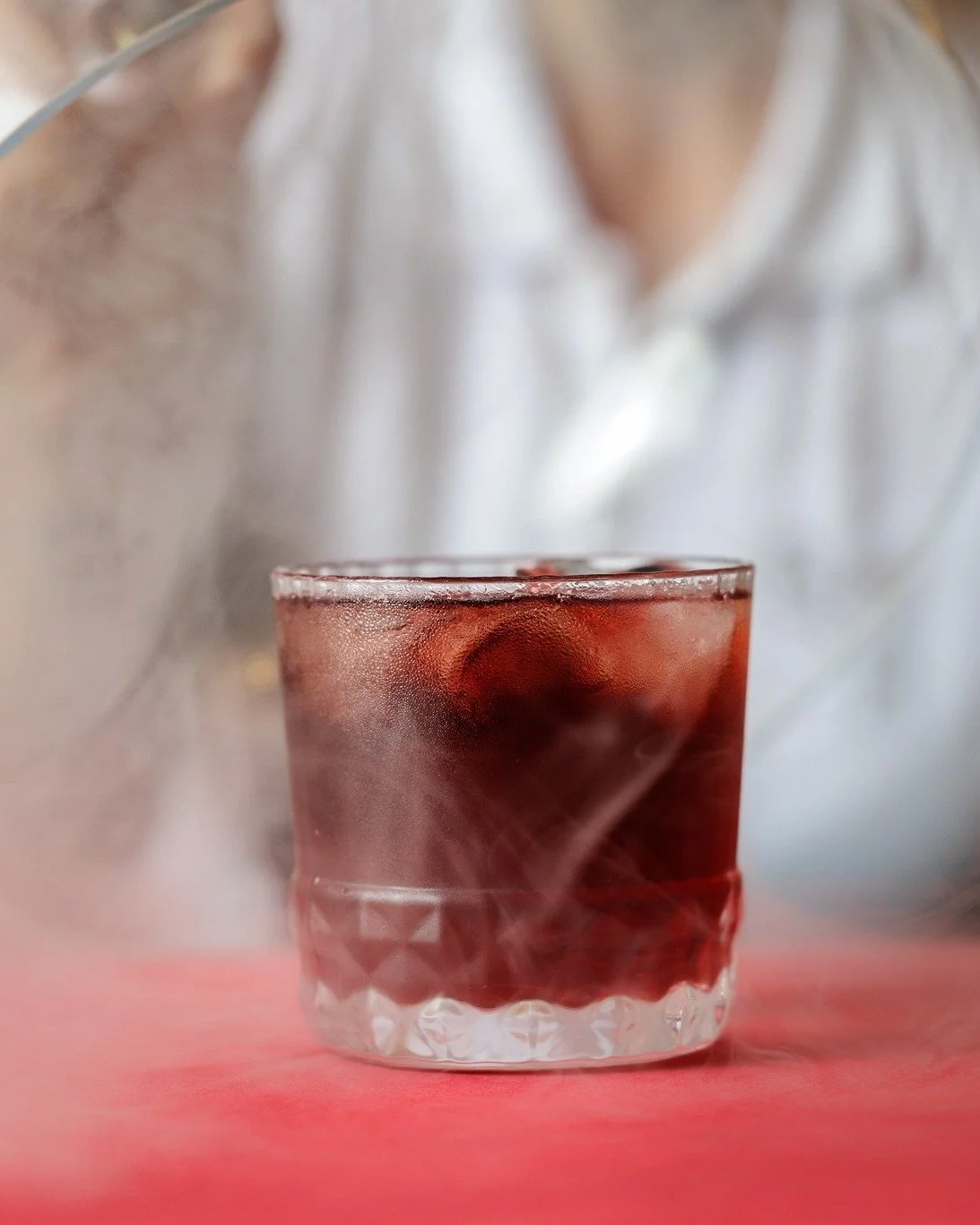 Where cocktails meet a little mystery&hellip; 🌫️

Laissez-vous tenter par - RED LADY - Noilly Prat Rouge, liqueur de myrthe, infusion cannelle, tonic rhubarbe hibiscus.

@nectarcocktailclub 
📍 1er &eacute;tage du Belaro&iuml;a

#NectarCocktailClub 