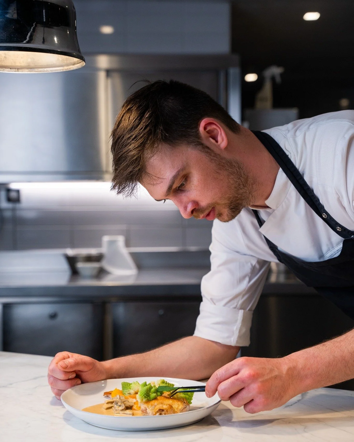Chez Delagare, la modernit&eacute; rencontre les saveurs. 🍴🌿 Une carte qui &eacute;volue au fil des saisons, avec des produits frais et locaux, sublim&eacute;s par notre cuisine ouverte.

R&eacute;servez votre exp&eacute;rience culinaire directemen