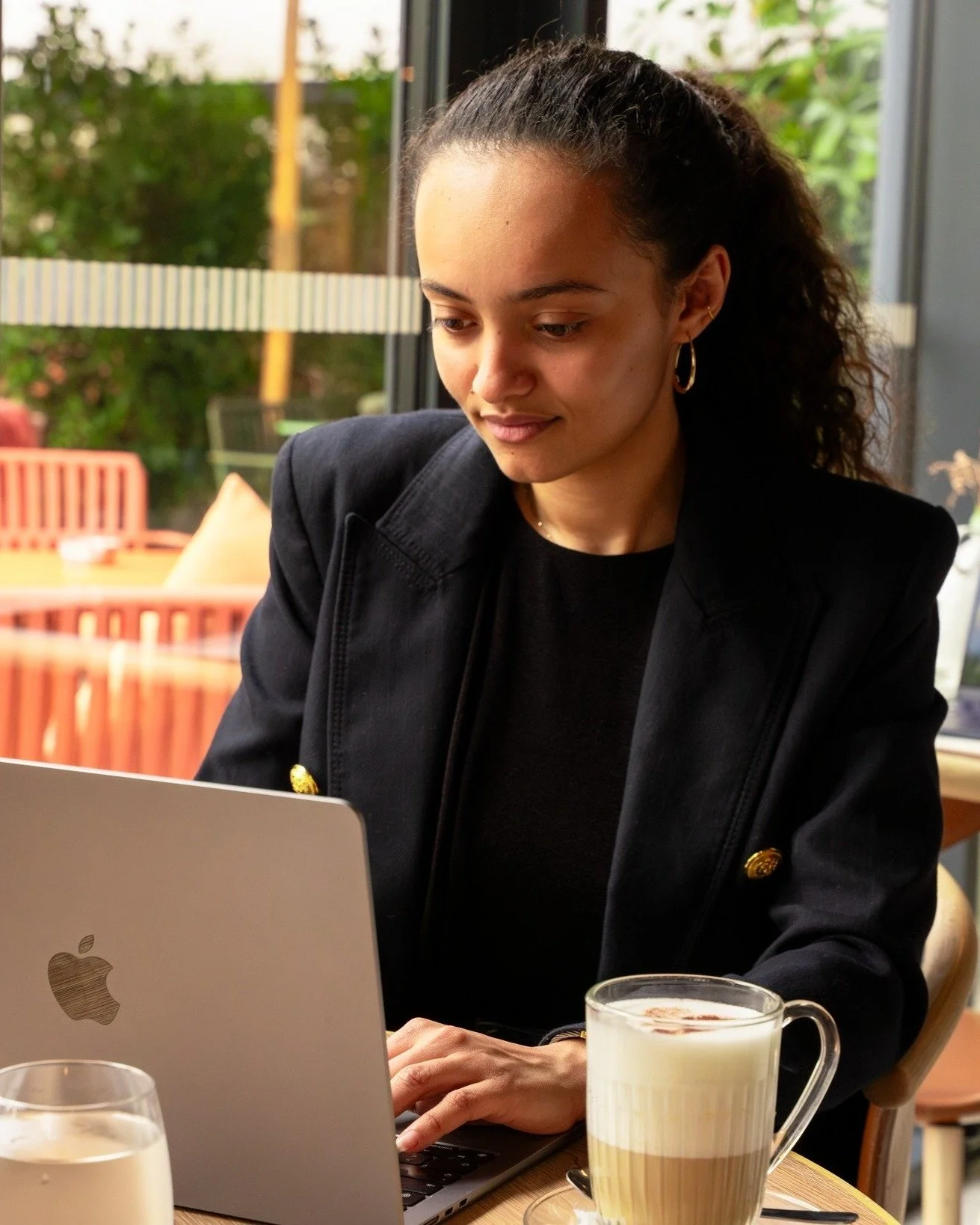 WORK. SIP. REPEAT. ☕💻✨

Le spot parfait &agrave; Montpellier pour bosser dans une ambiance cozy&hellip; avec un excellent caf&eacute; &agrave; port&eacute;e de main.

#BelaChill #CoworkingMontpellier #WorkVibes #MontpellierCity #belawork ##belaro&iu