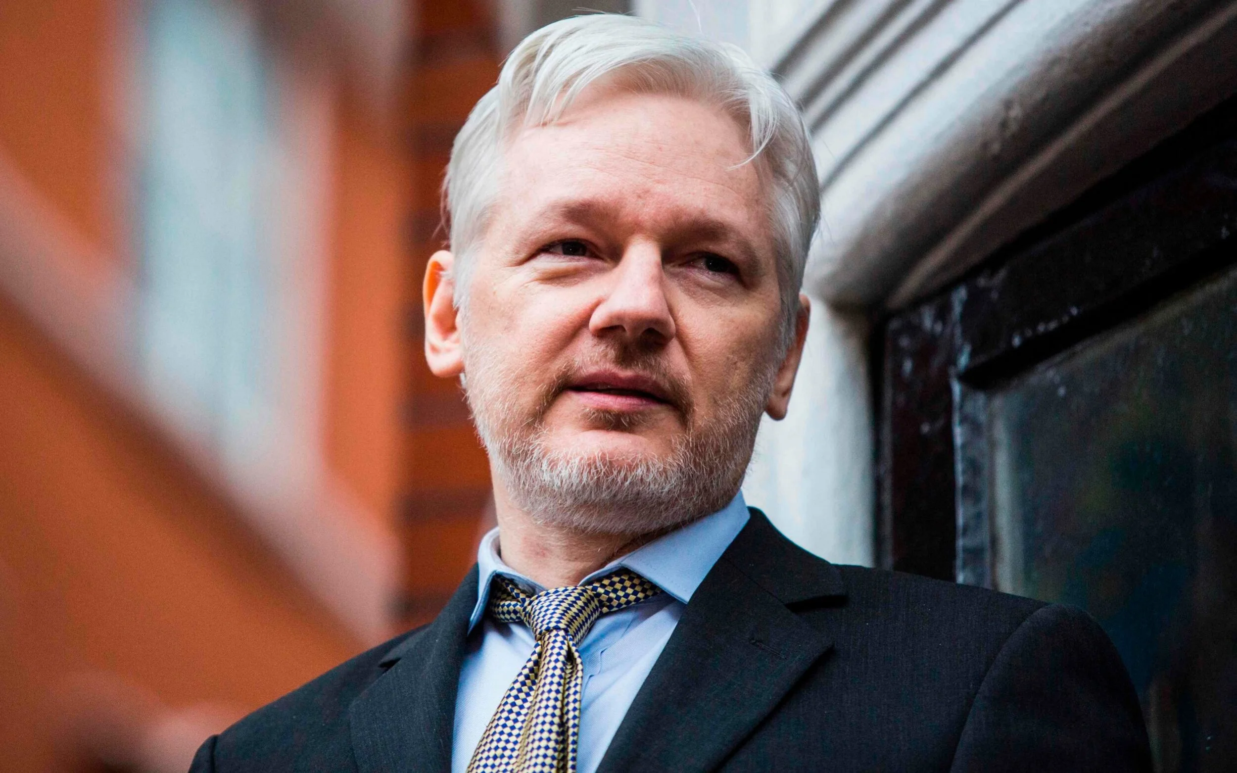 Australian MPs visit London in hopes of blocking Assange extradition