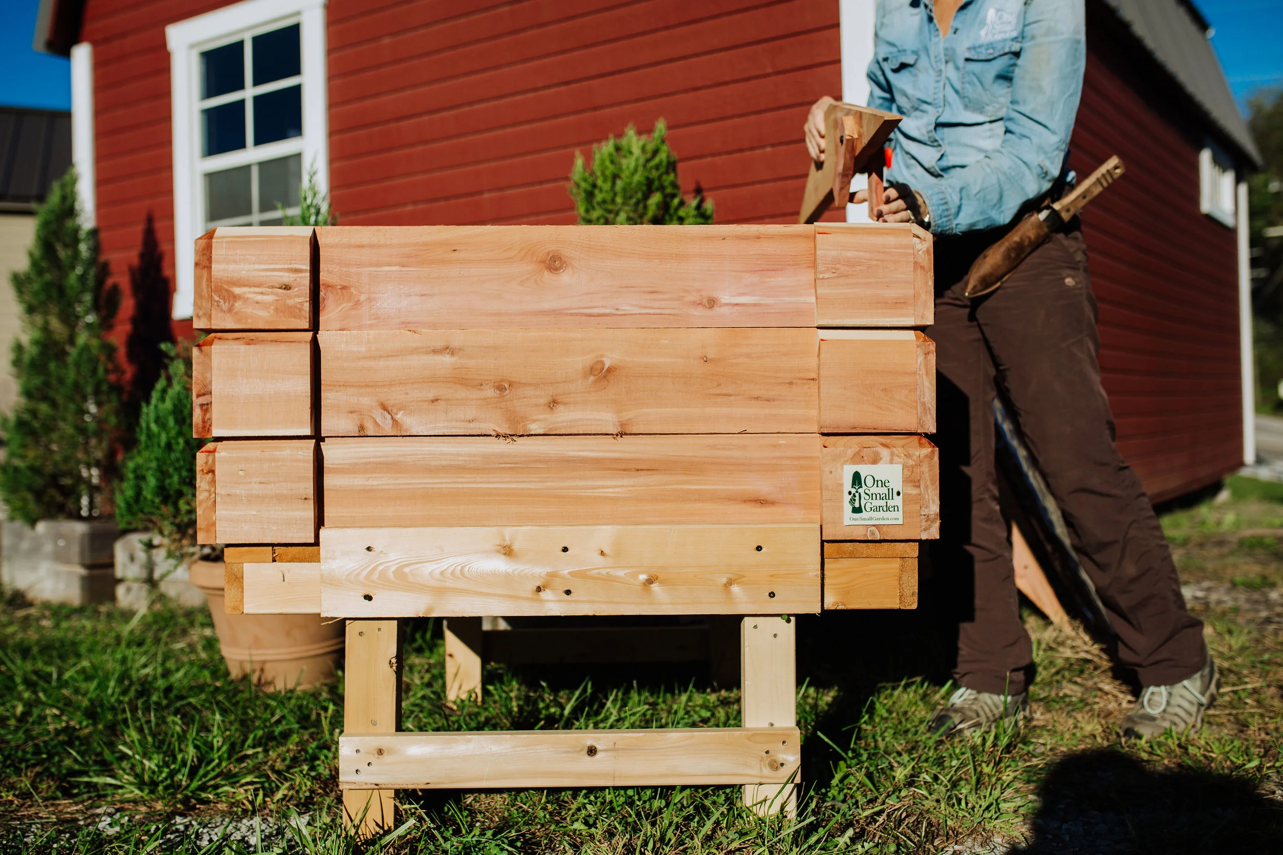 Tabletop-Raised-Garden-2.png