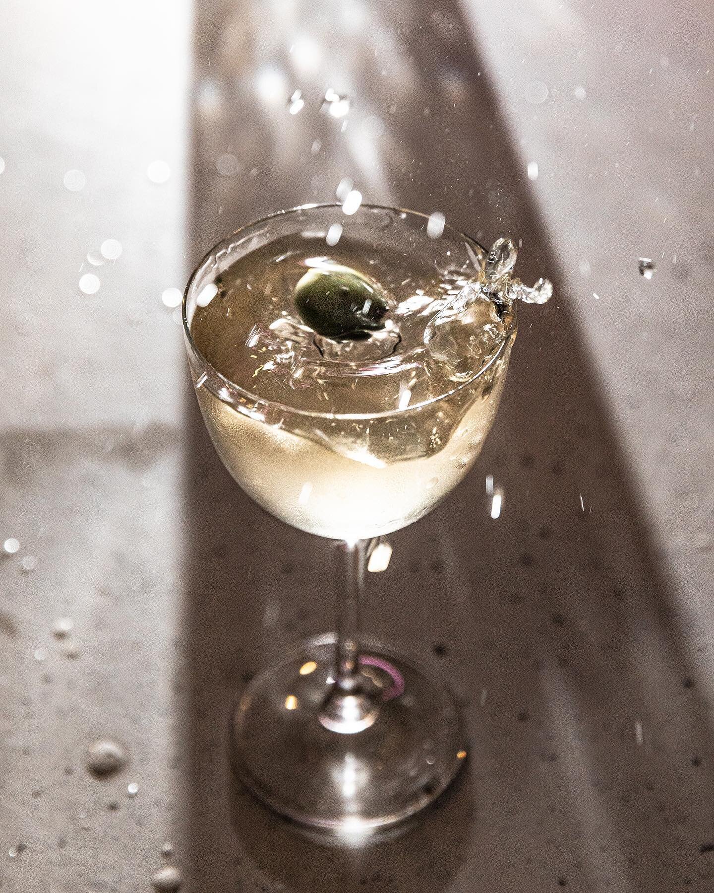 Slip out that rain and into a Martini

We love the classics &amp; on a FRIDAY 4-7pm they are only &pound;7 along with over 50 of your favourite Classic cocktails 
.
.
📸 @wren.pro 

#martini #cocktail #mixologist #bar #bartender #fun #creative #appro