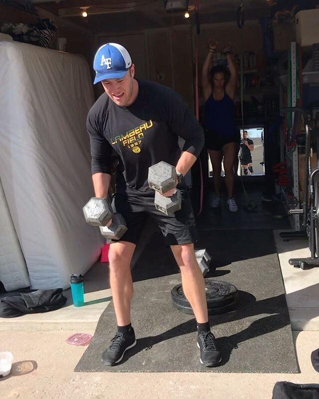 Just started some new programing!
‼️🆕DM me if your interested in personal training starting Monday and programming for minimal equipment workouts 💪🏋️&zwj;♀️. #quarentinecrew 
Fun one for today:
Squat +upper body pull tempo workout and then:
2-4-6-