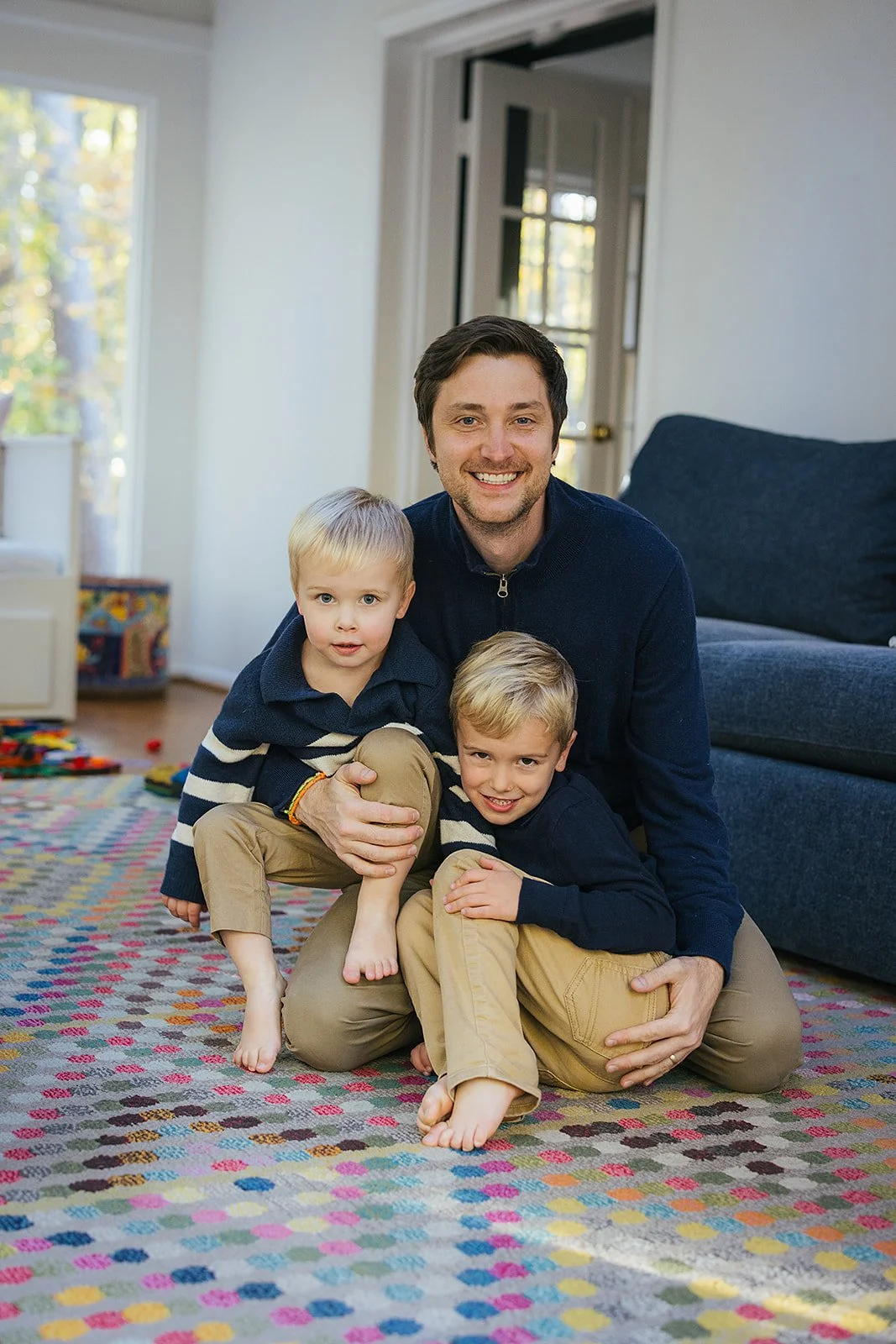 DadWithYoungSonsInsideFamilyPhotoSessionChapelHillNCs