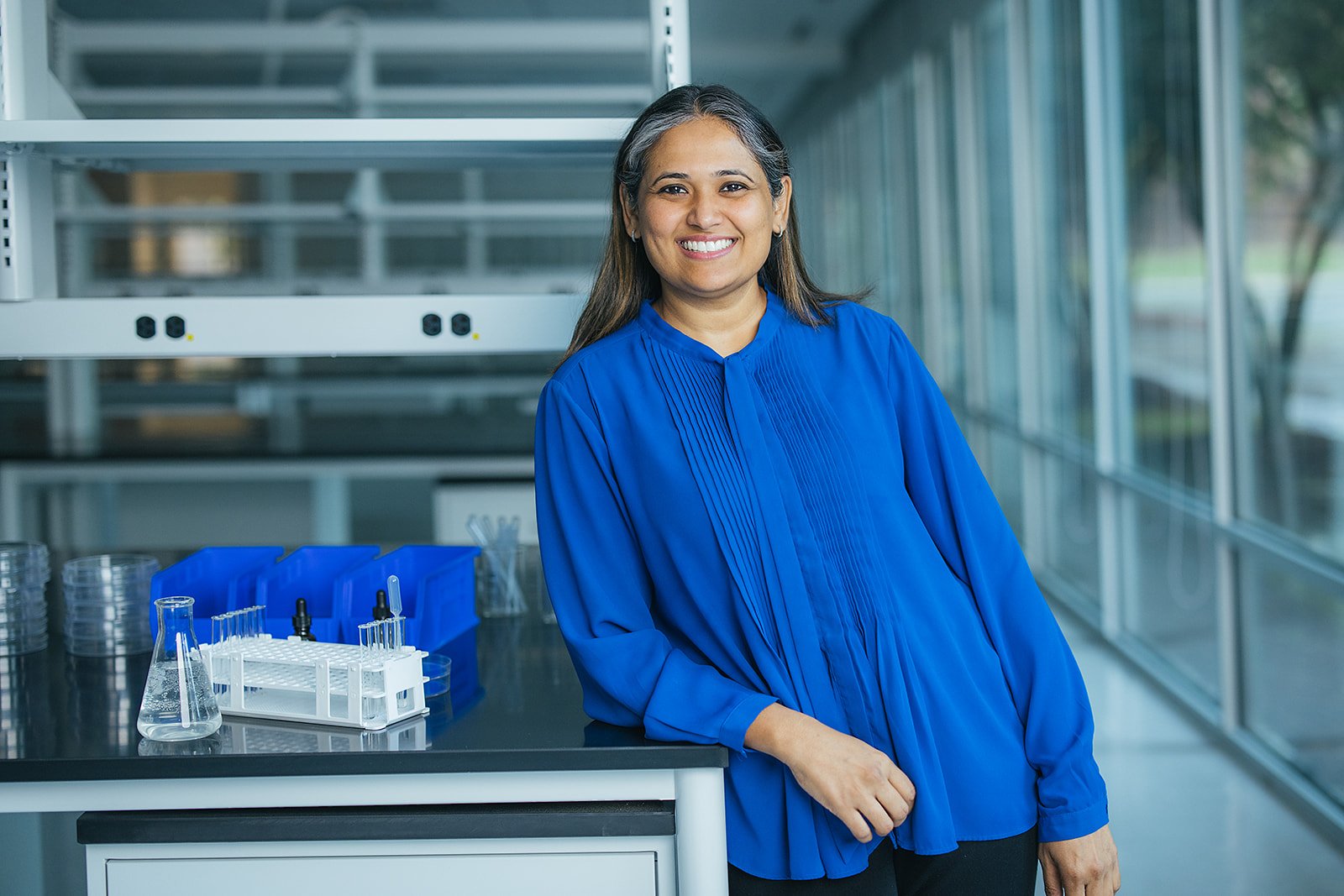 WomanSmilingInLabInRTP