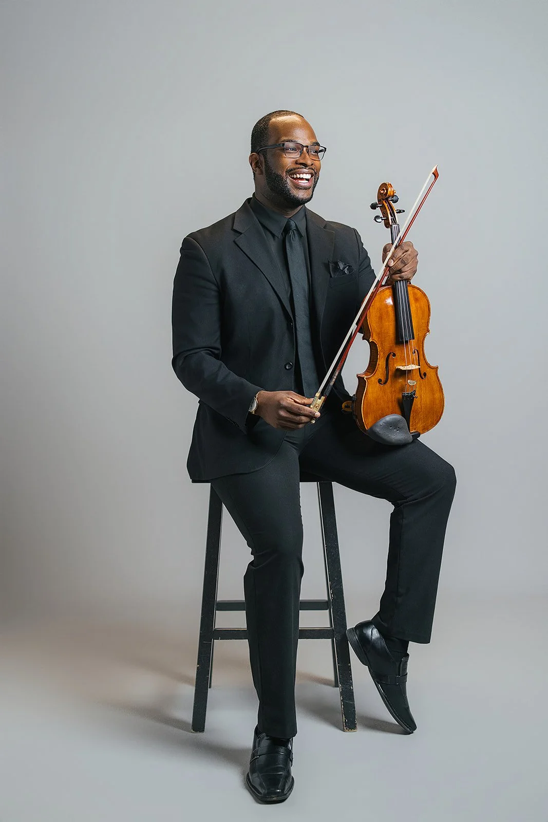 Man SItting on Stool with VIolin in Durham NC