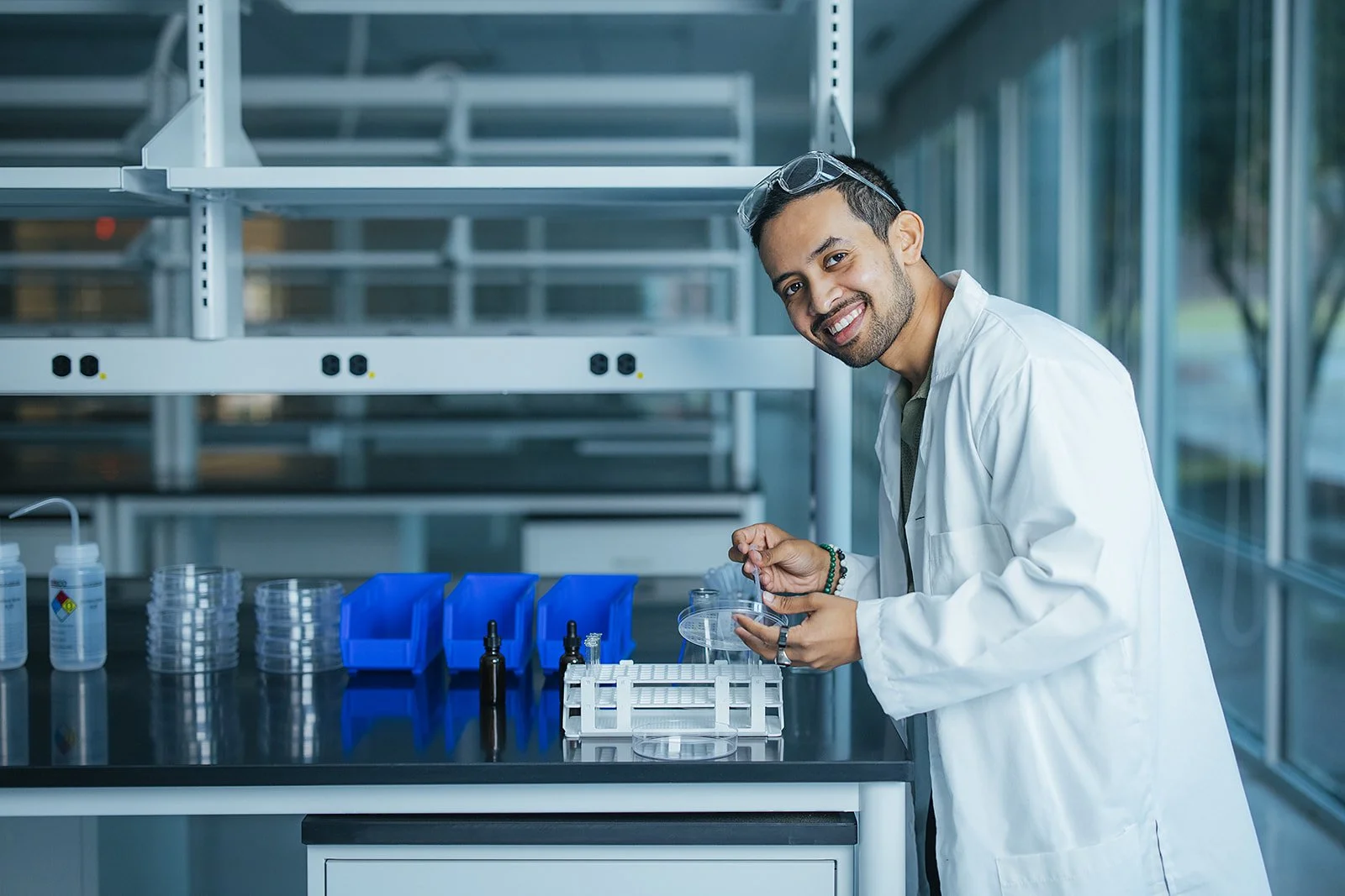 ManWearingWhiteLabCoatAndGoggles