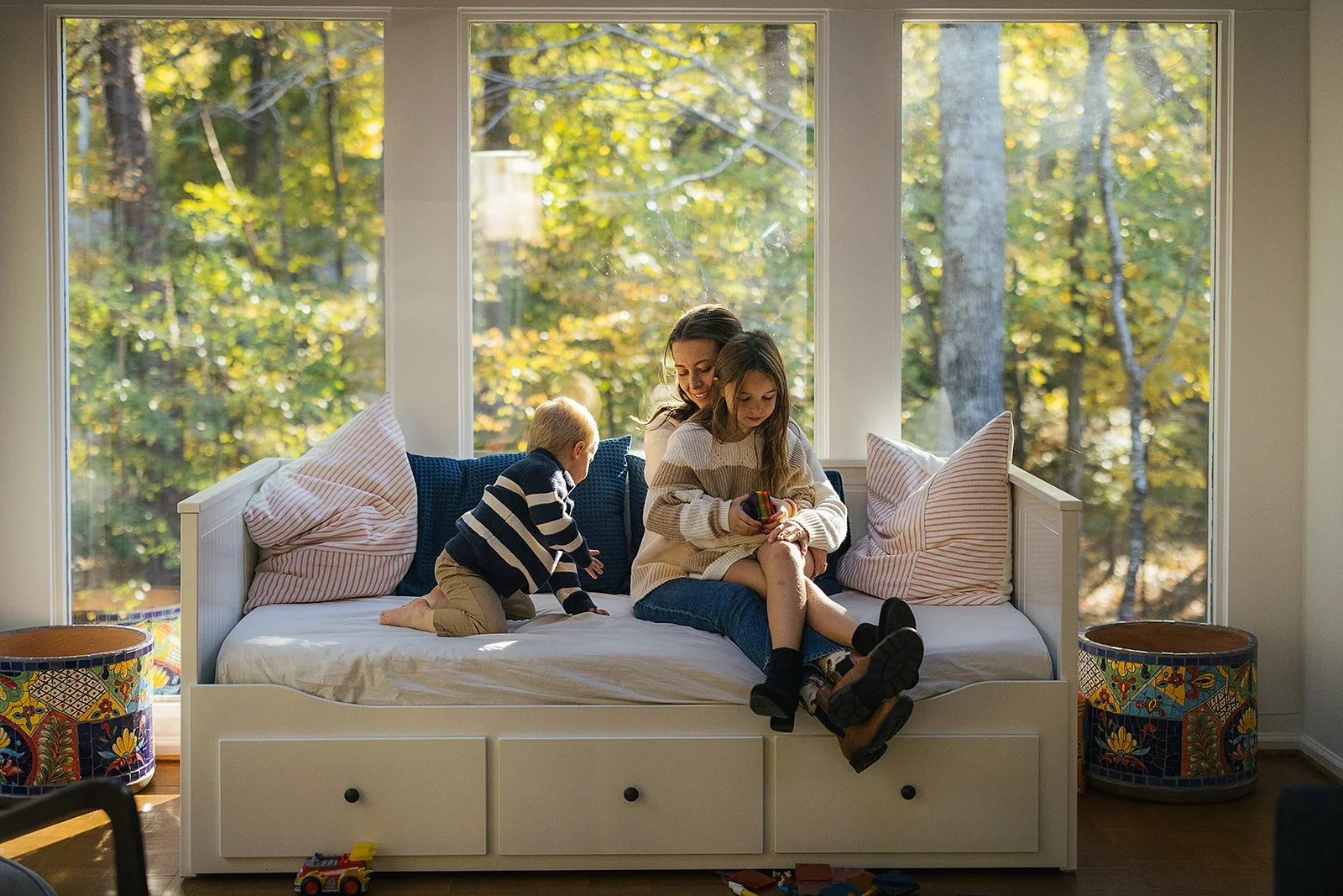 FamilyPhotoOnCouchFamilyPhotoSession
