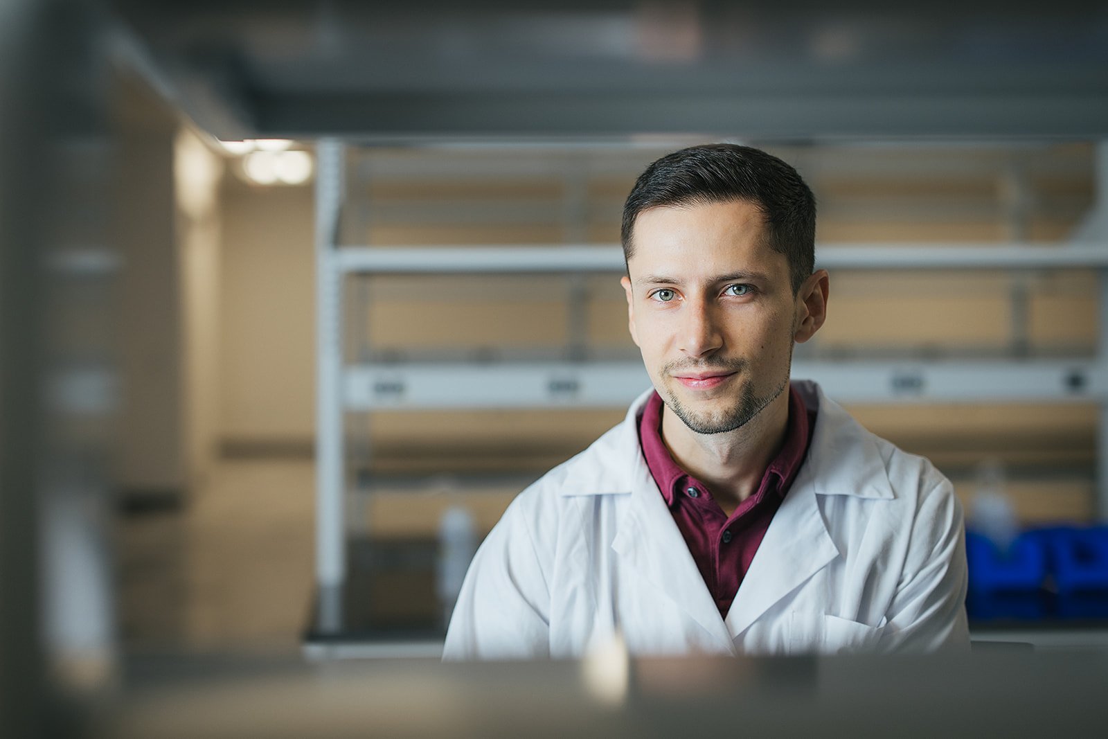 ManInWhiteLabCoatLookingAtCamera