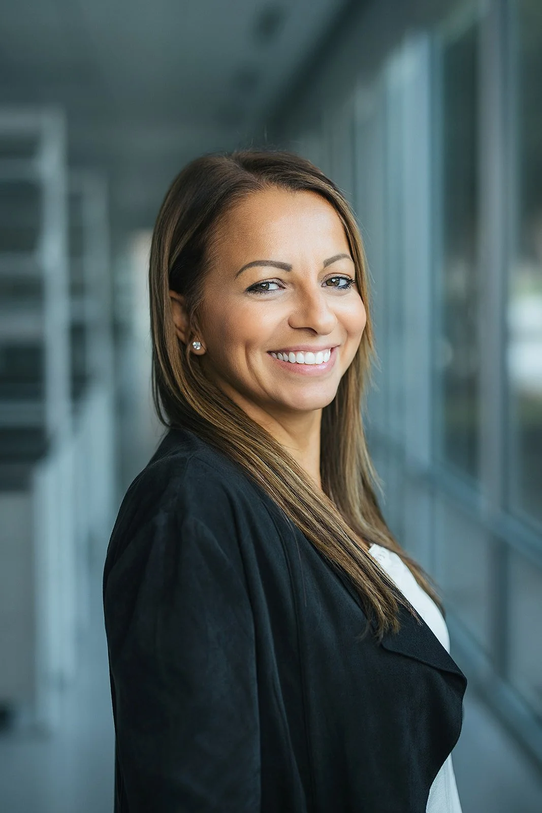 WomanSmilingHeadshotBlackBlazer