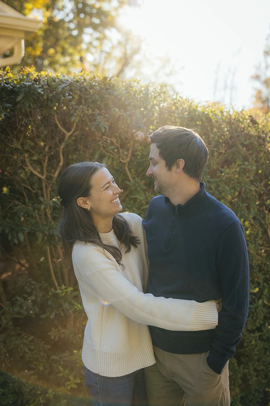 MomAndDadHuggingInBackyardFamilyPhotoSession