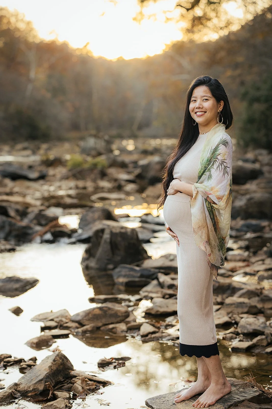 a sunset maternity photoshoot at Eno River