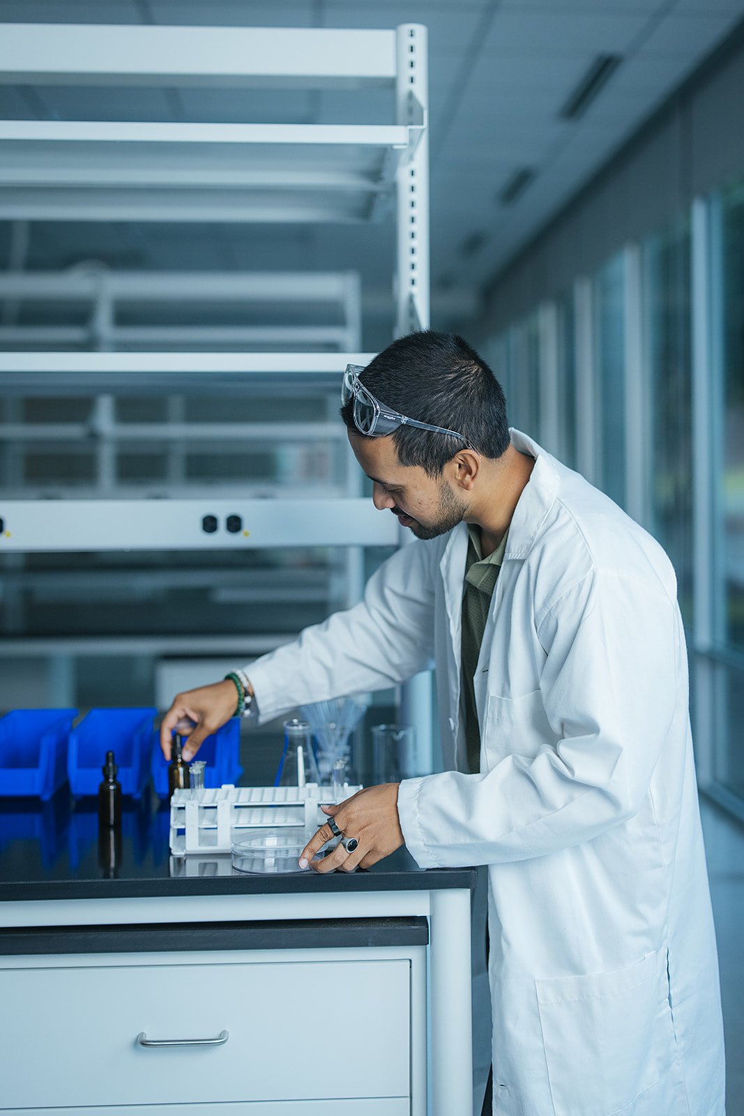 ManWorkingInLabInRTPNC