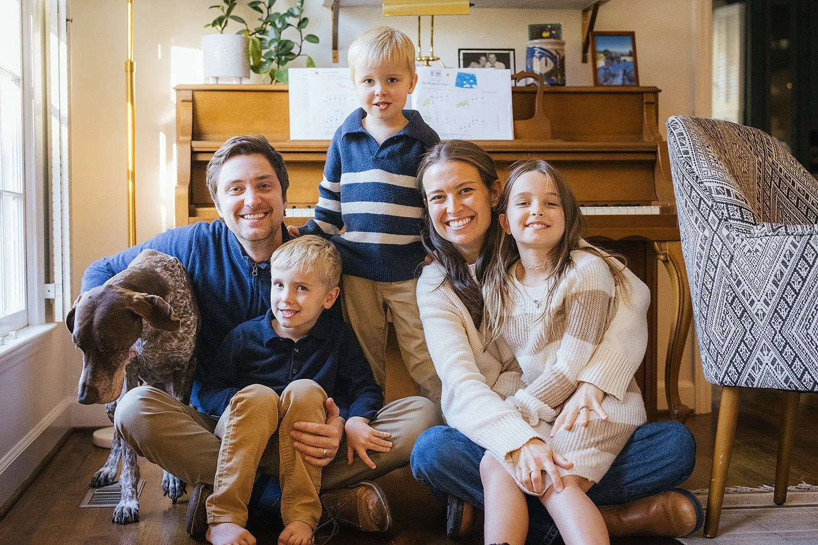 FamilyPhotoWithDogInFrontOfPianoChapelHillNC