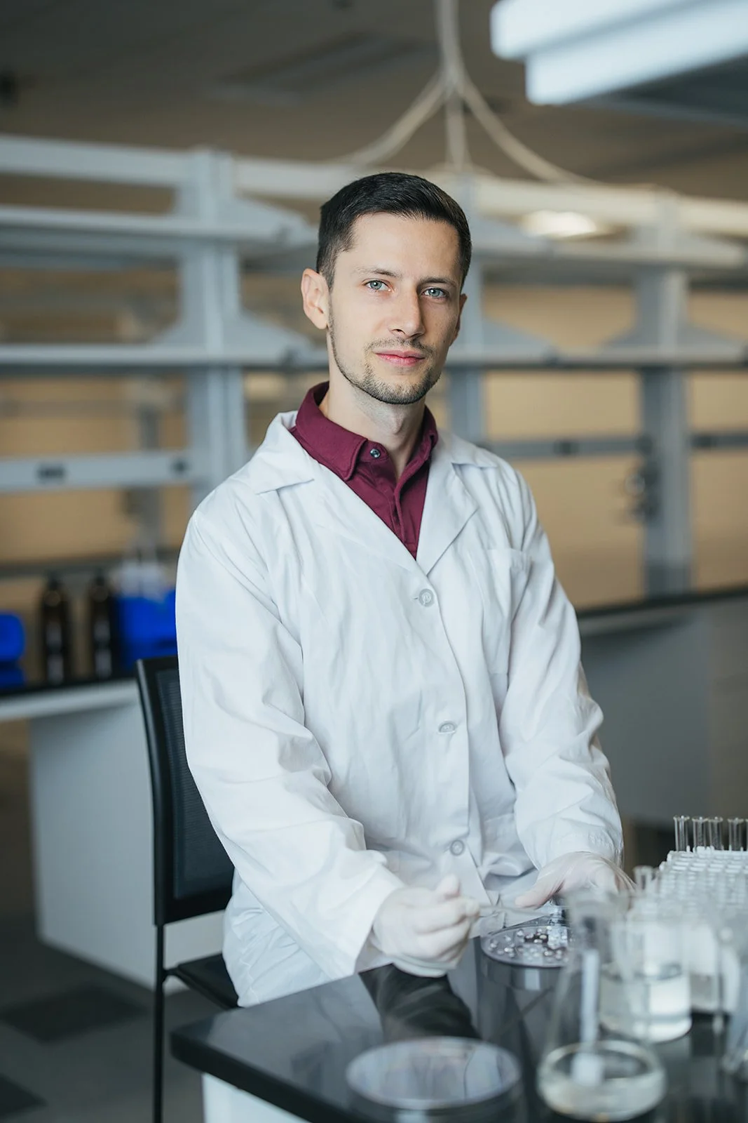 ManInWhiteLabCoatWorkingInLab