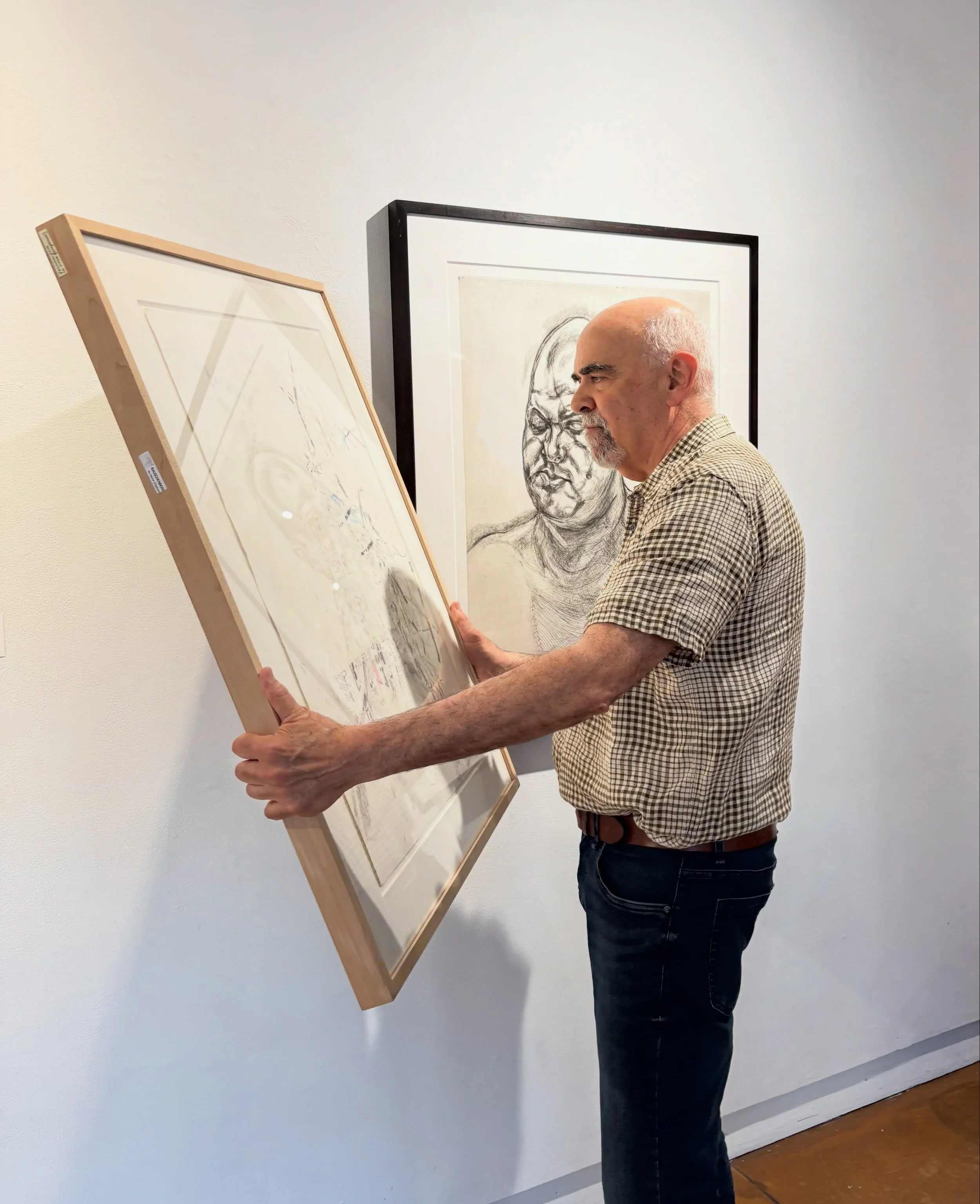 Lucian Freud&rsquo;s Large Head and Jim inspecting our latest Rauschenberg acquisition. 

#jimkempnerfineart #rauschenberg #lucianfreud #artgallery #prints
