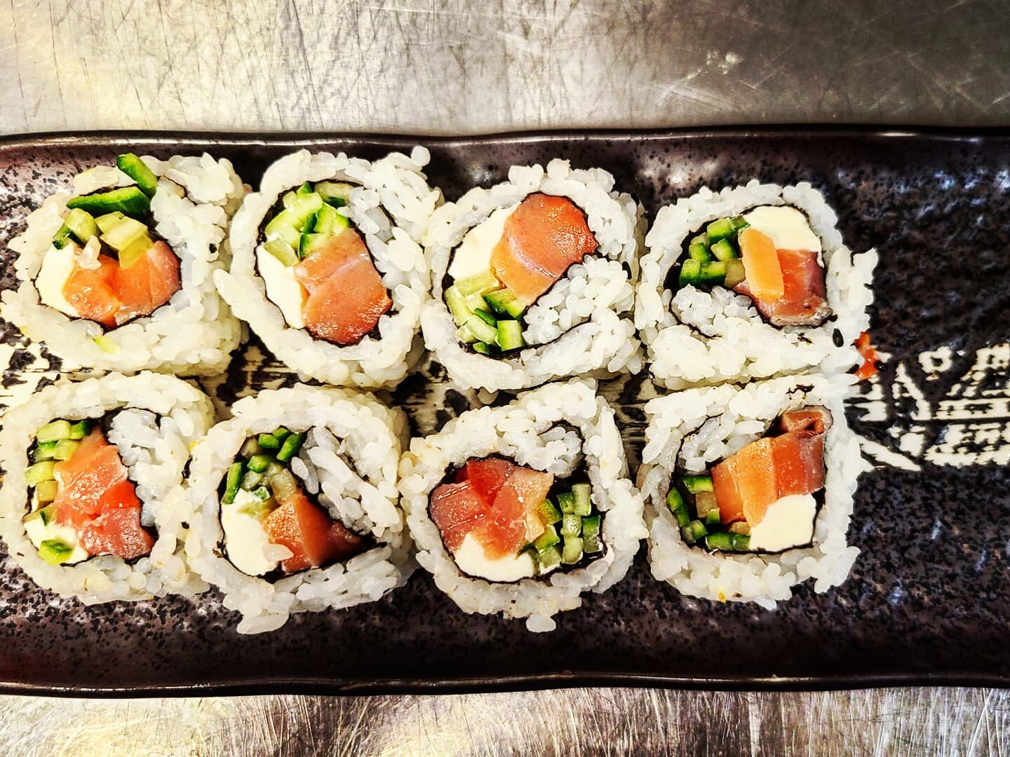 Ever tried smoked salmon before?
It's smokey and sweet flavor is out of this world! 🤤🍣

Our Philadelphia Roll is a KIYOMI classic of smoked salmon, sweet cream cheese and cucumber wrapped in seasoned rice. 

This delightful roll goes great with our