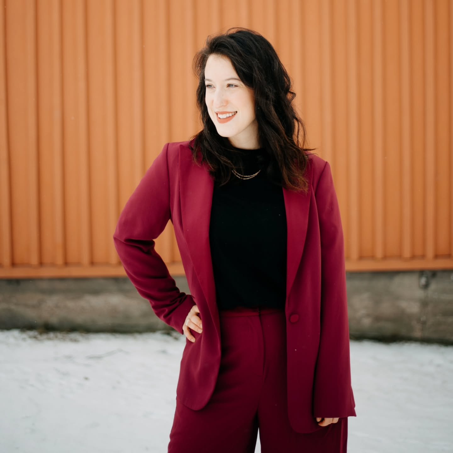 NEW HEADSHOTS 📸

Photographer: @itsmattlinden 
Location: Lapinlahti 
Suit: @phaseeight
Me: my parents
