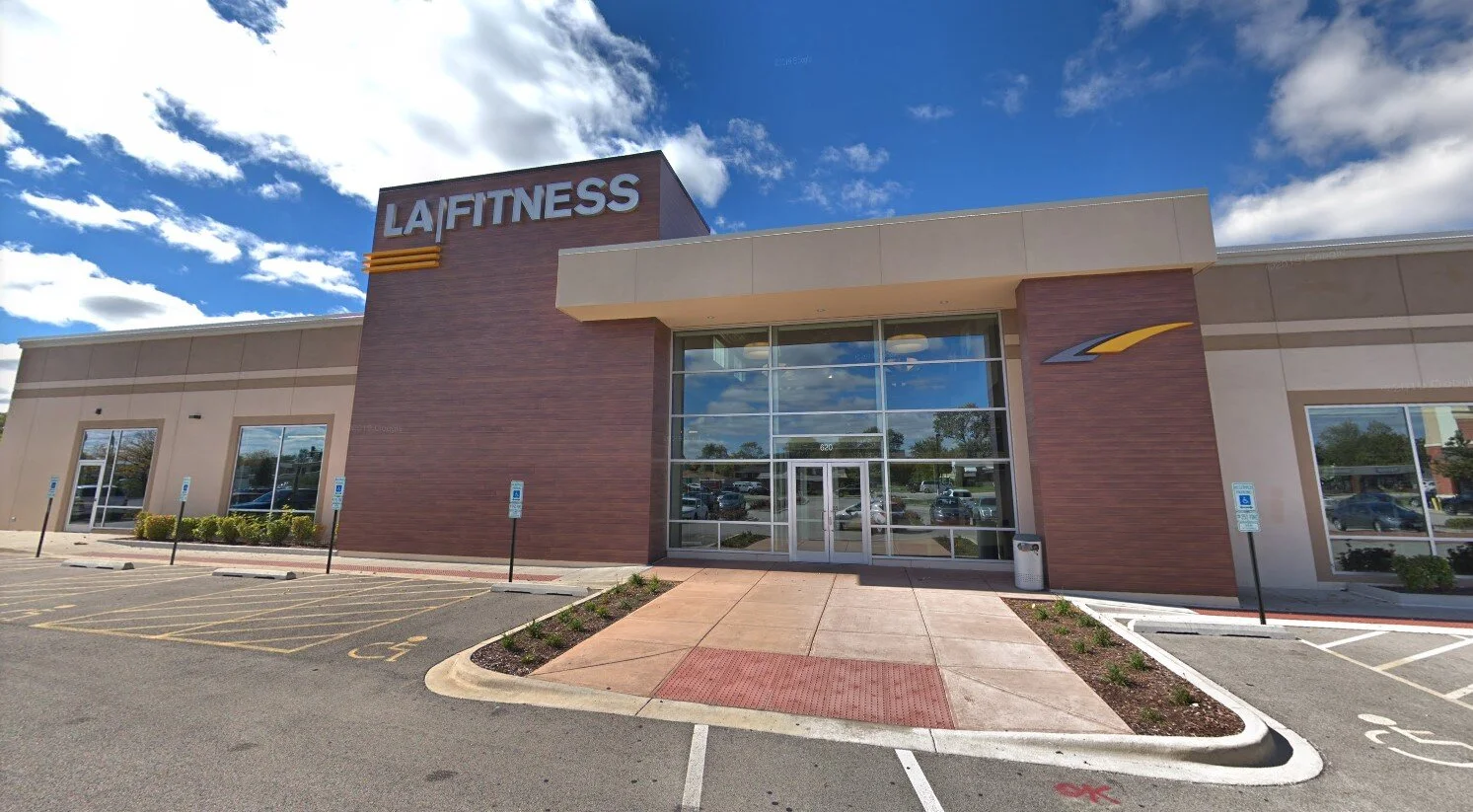 LA-Fitness-Exterior-entry.jpg