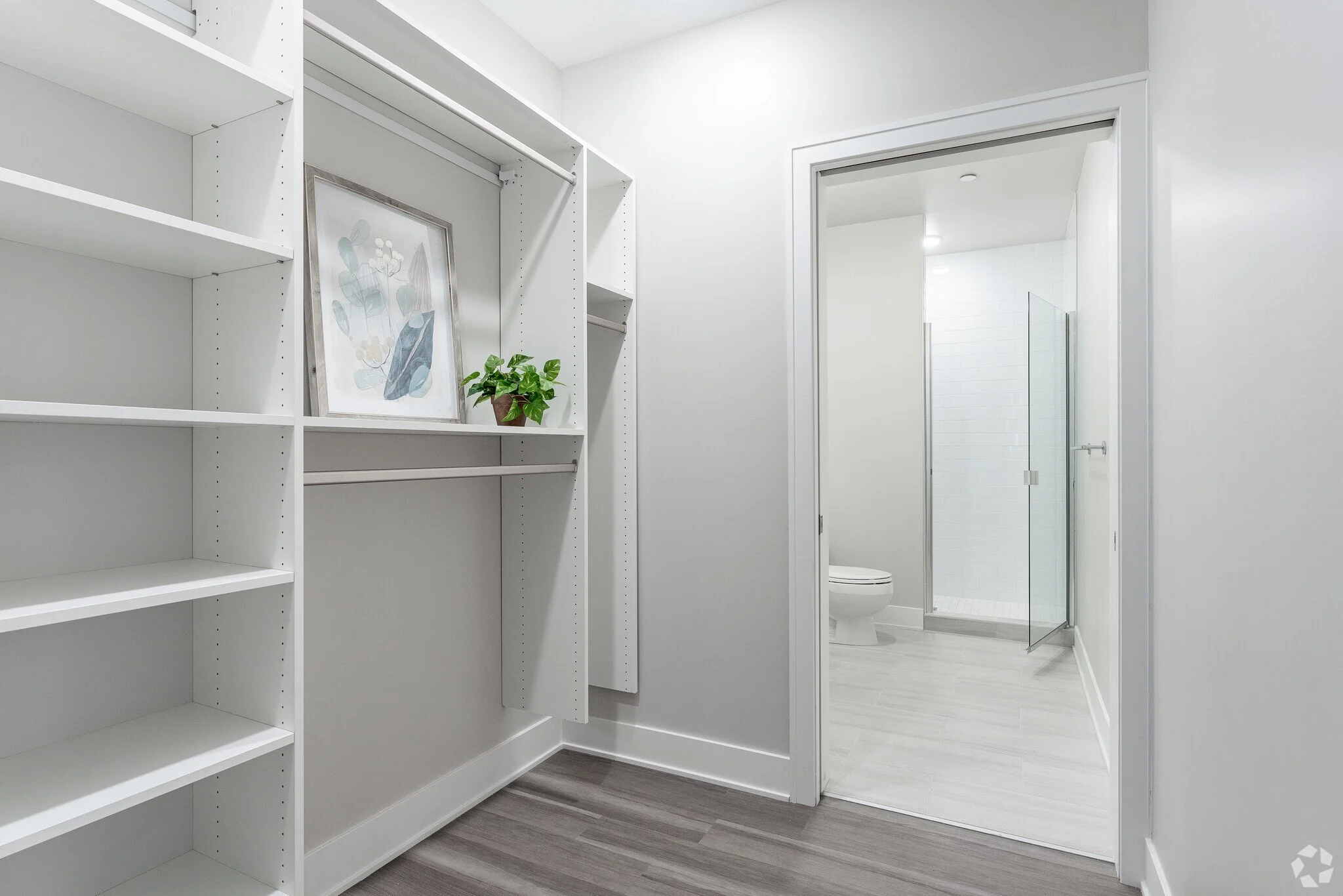 des-plaines-tower-des-plaines-il-walk-in-closets.jpg