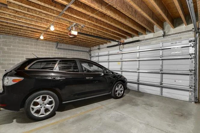 4129 N Kenmore Ave - Pat Condo garage.jpg