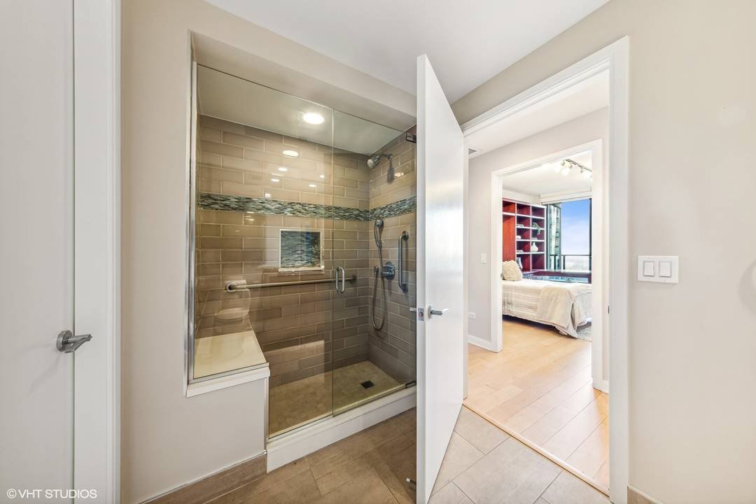 60-E-Monroe-Unit-3103-Chicago-IL-60603-16.jpg