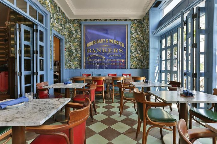 Dining Room Maypole.png