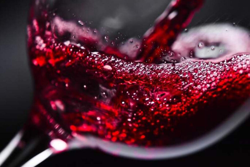 red-wine-glass-closeup.jpg