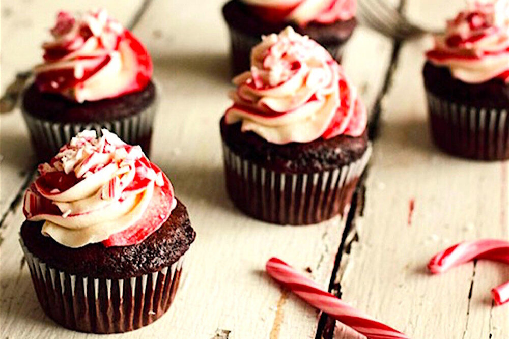 holiday-sweets-cupcakes-candy-cane.jpg