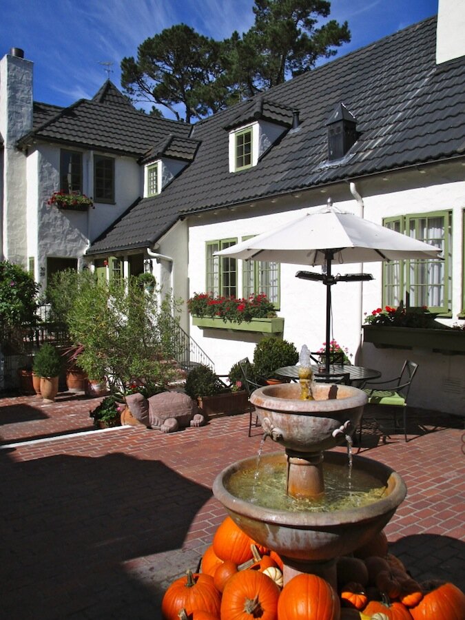 lauberge-carmel-courtyard-pumpkins-2.jpg