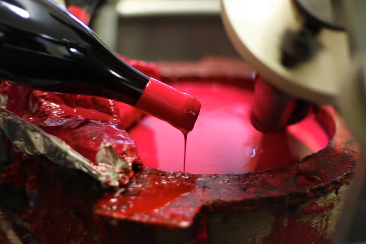 LAPIERRE-BEAUJOLAIS-BOTTLE-WAX-DIP