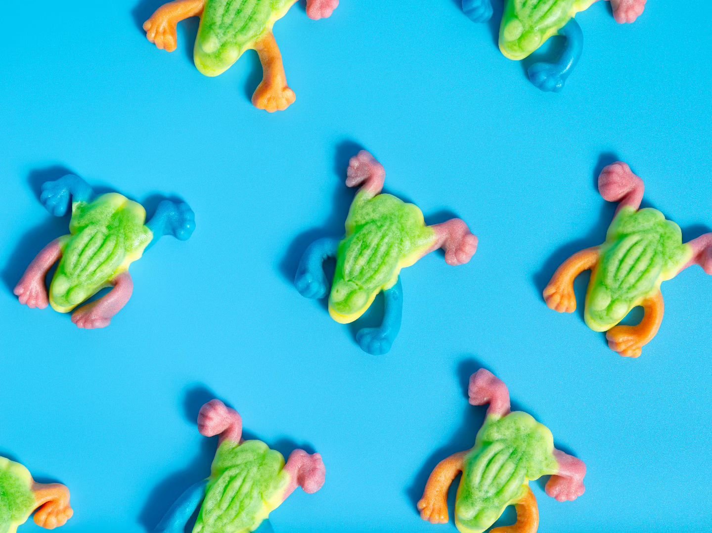 Frogs 🐸 

This is a custom commission for a friend, DM me if you'd like a custom creation as well!

Shot on Pentax 645D with 120mm f4 macro

#pentax #macro #art
