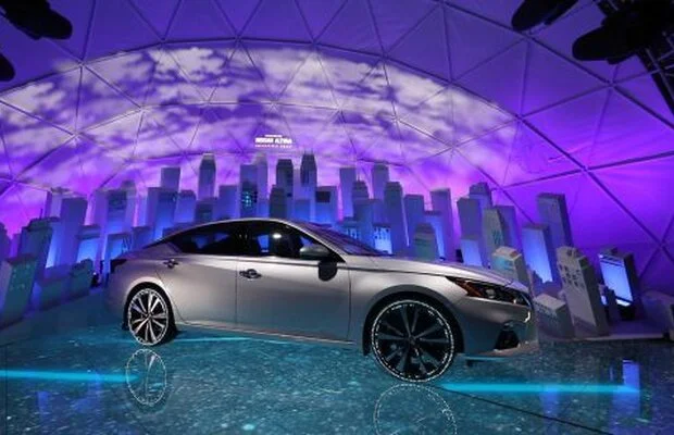 nissan snowglobe.jpg