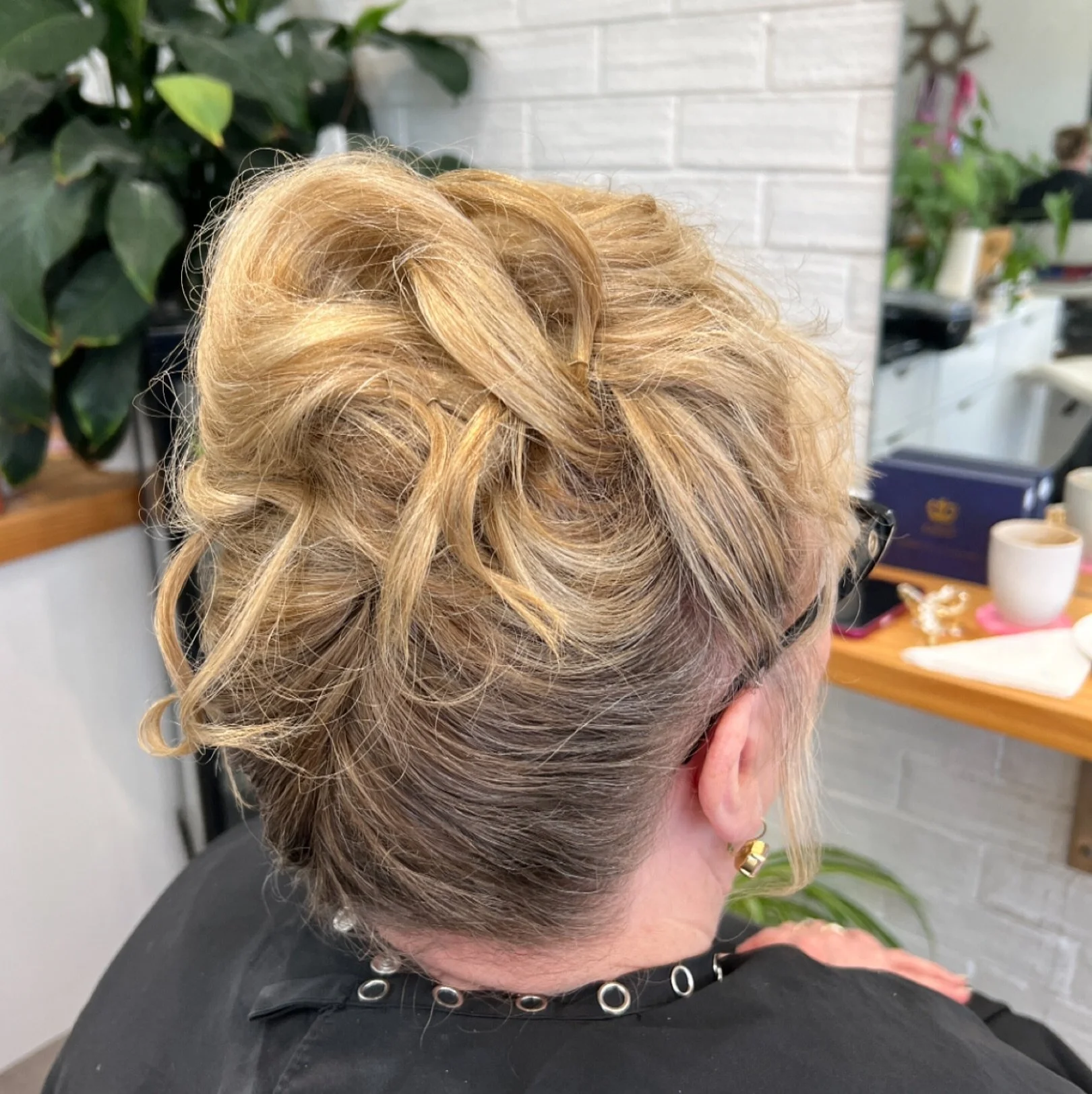 A soft wispy up style for wedding season. 😍
#weddingseason 
#updo
#hairup
#organicsalonforsternsw