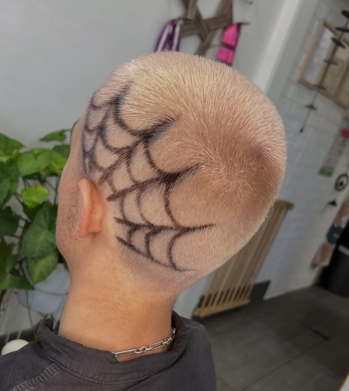Yesterdays fun creative colour 🕸️🕷️💜
~
@dnaorganics #dnaorganics 
~
#blossomorganichair #spiderwebhair #web #scalplightener #organichaircolour #spookyhair #halloweenhair