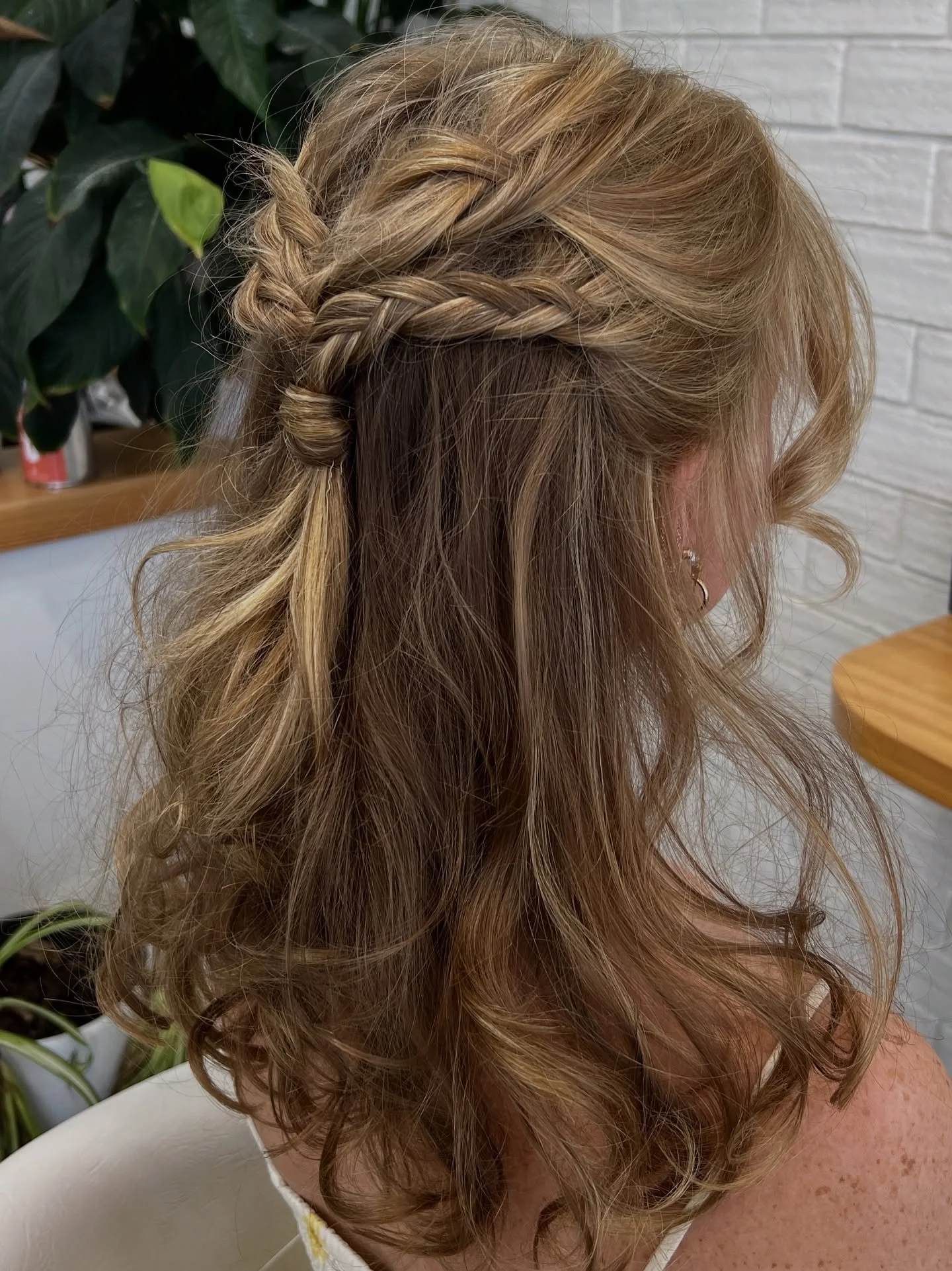 Another soft formal hairstyle 🤩🌸
-
@dnaorganics #dnaorganics #everescents #organichaircare #organicstyling #formalhair #softformalhair #braidformalhair #blossomorganichair