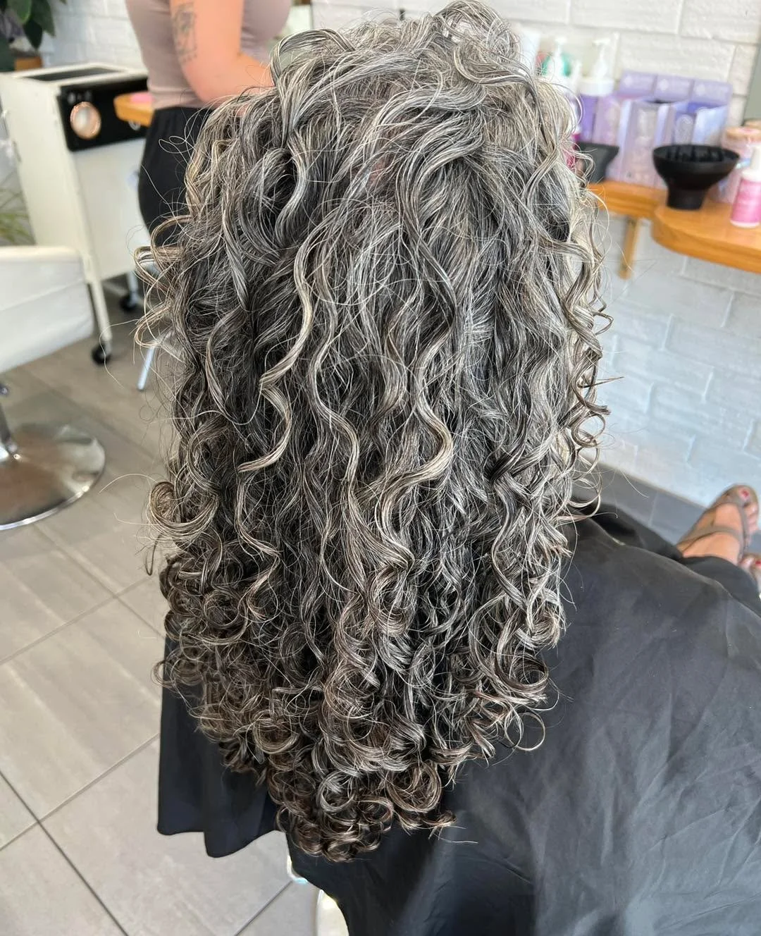 Curls, curls, curls&hellip;..,
Did you know that we are Curl Specialists? We have all your curly cuts and specialist curl Haircare covered, not to mention curl brushes, silk pillowcases and bonnets&hellip;

#clevercurlcurlspecialistpartner
#curlycuts