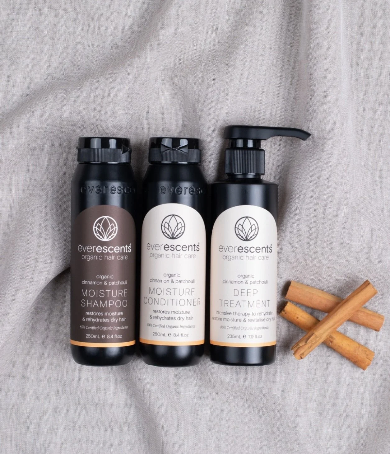 Popular for a reason, @everescents_organic_haircare Organic Moisture Range is an intensely nourishing range with the comforting aroma of Cinnamon and Patchouli 🤎✨
Amazing for dry hair and thirsty curls you will notice an instant change in the look a