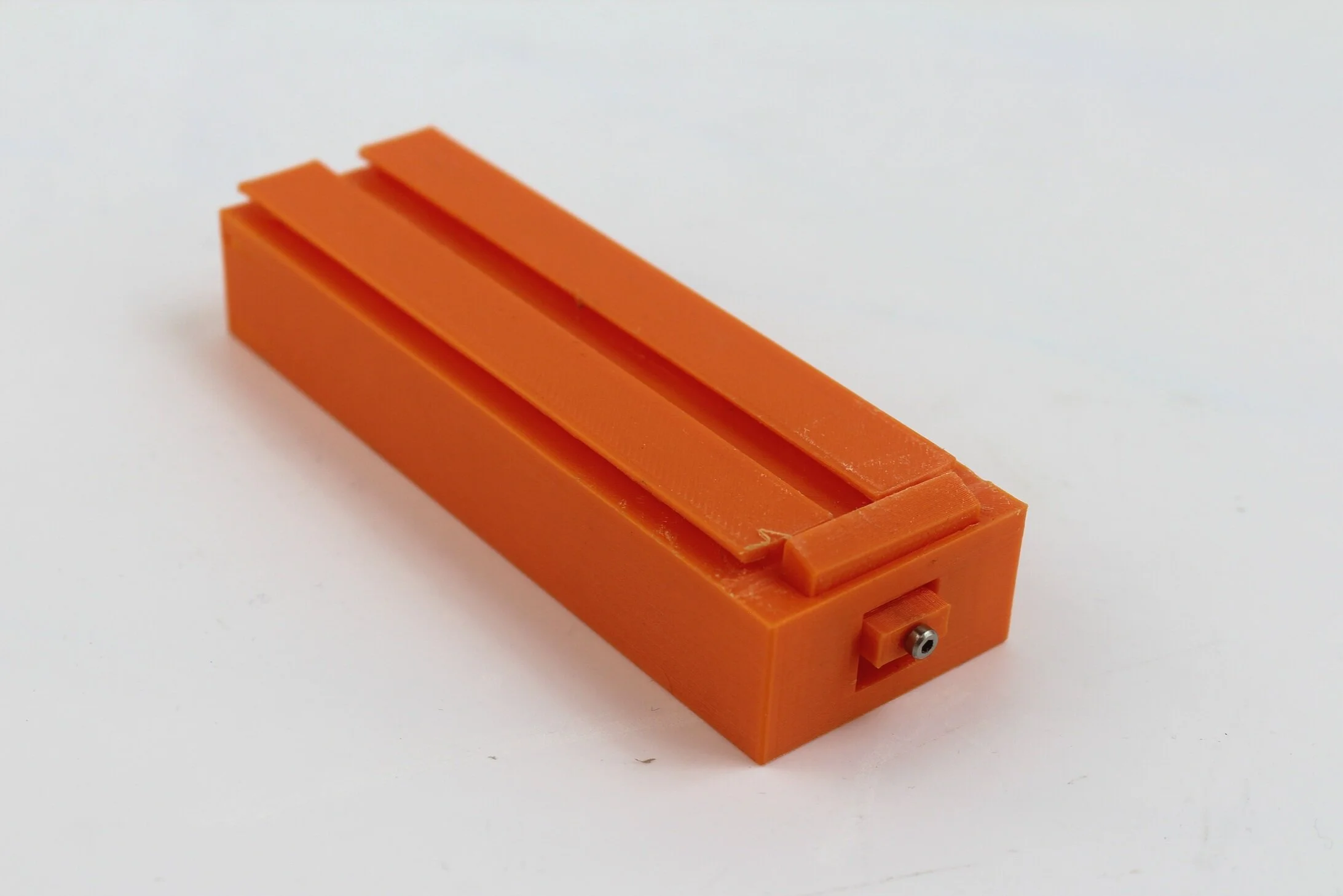 V3 of the rail design, with included spring locking latch
