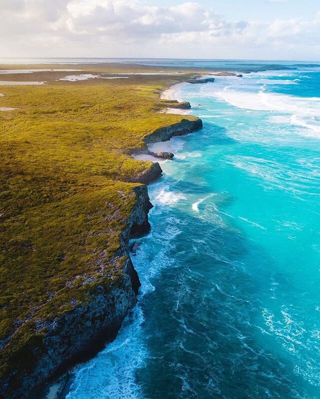 Like a dream. But so real you can taste the salty air, feel the wind in your hair, hear the waves crashing against the cliffs.
By @alexstrohl
.
.
.
.
.
#middlecaicos #mudjinharbour #mudjin #northandmiddle #northandmiddlecaicos #thetwinislands #twinis