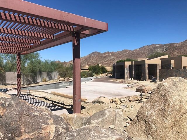 Making progress on the flatwork at our project in @thereserveclub 
#customhomebuilder #desertliving #indianwells #justaddwater #