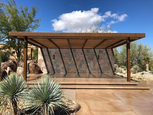 Putting the finishing touches on our pool and landscaping project in @thereserveclub 
#customhomebuilder #cabana #infinitypool #desertliving #pool #indianwells