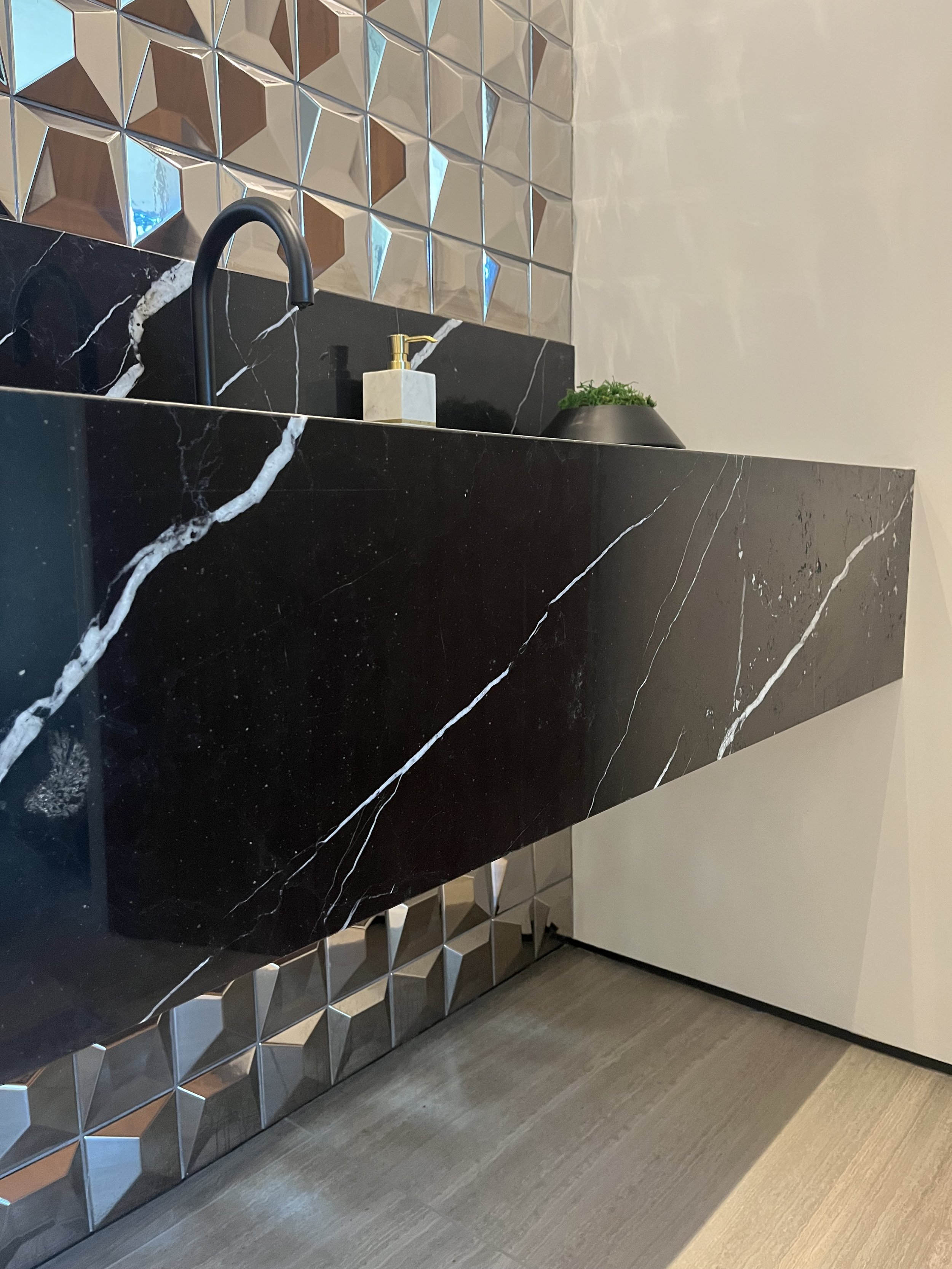  Nero Marquina 