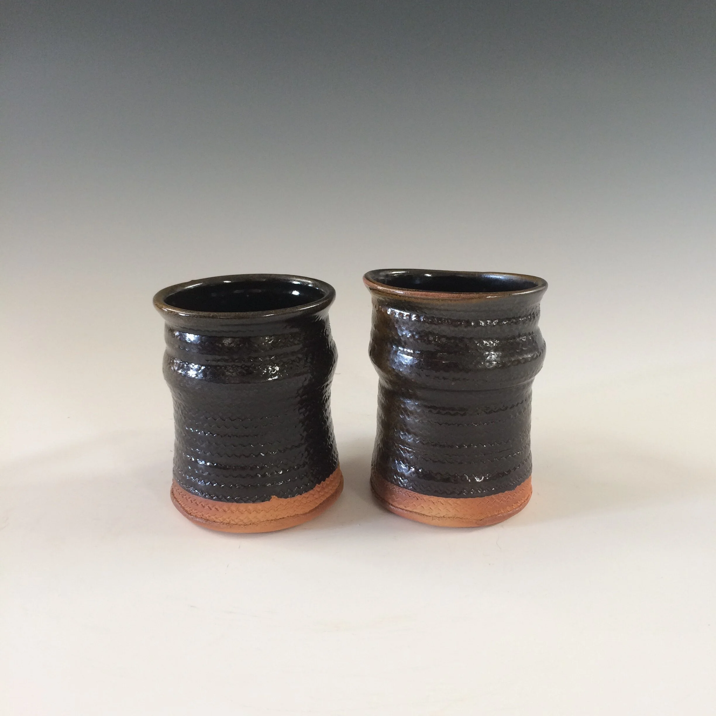 Licorice glaze textured mug