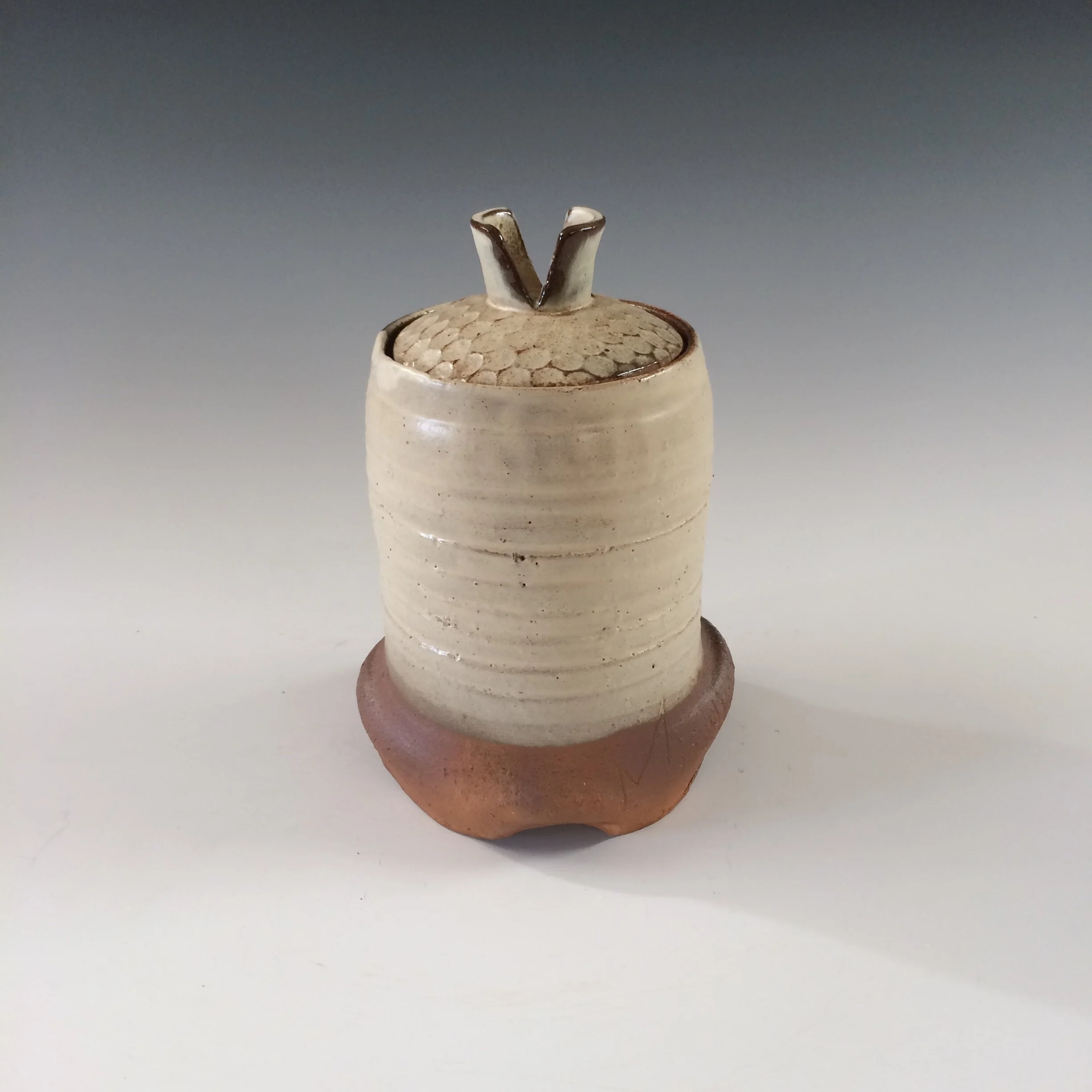 Lidded jar - split knob